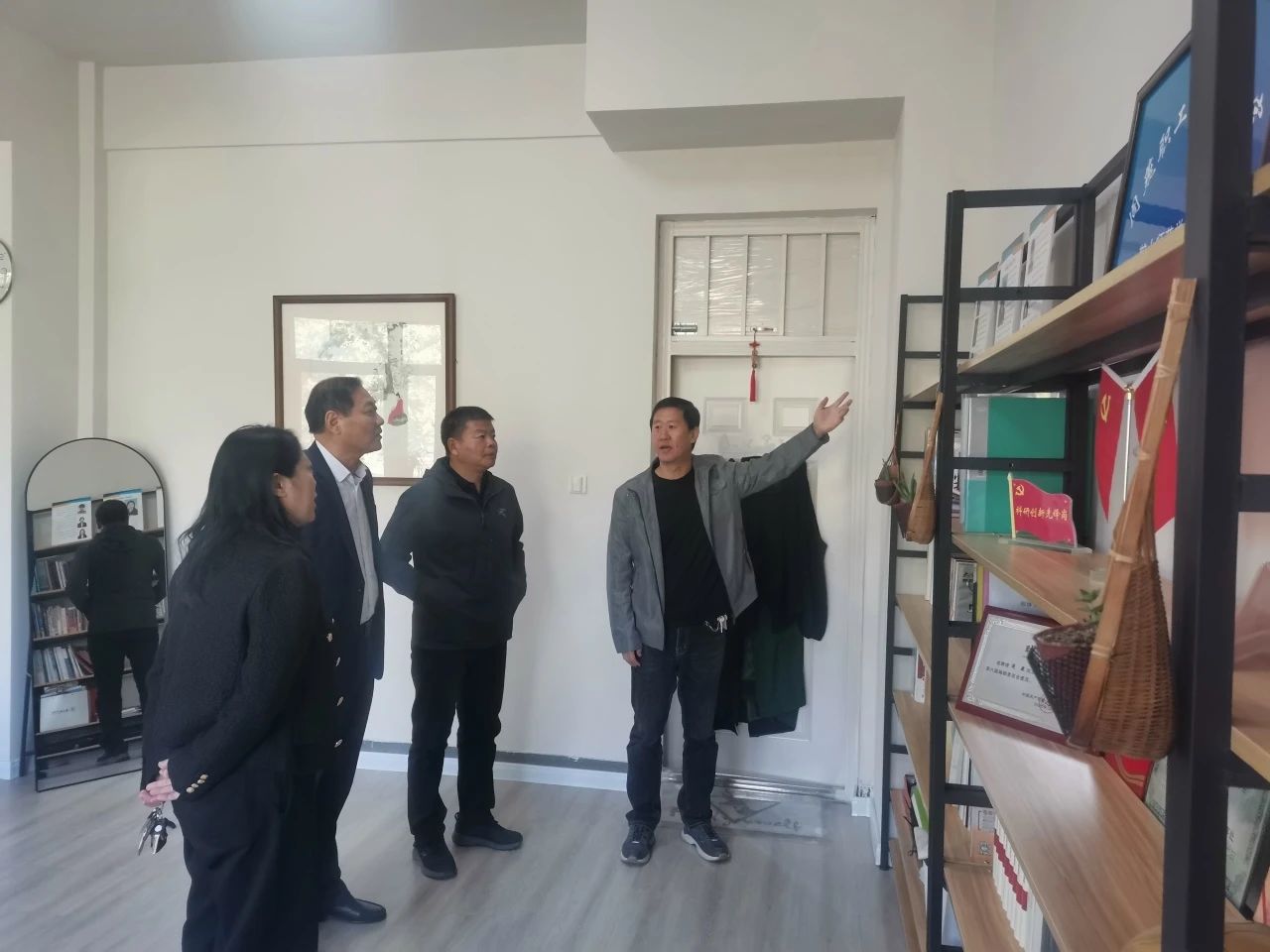 b893e569afd241fc93f603fb6405944d.jpg b893e569afd241fc93f603fb6405944d.jpg